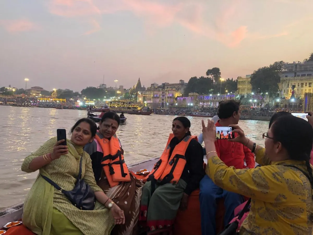 ***  Hotel Benaras Gharana Inn Benares India